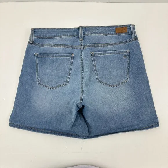 Crown & Ivy Distressed Womens size 10 Medium Wash Blue Denim Jean Shorts - Picture 4 of 4